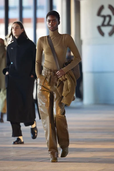 Look 12